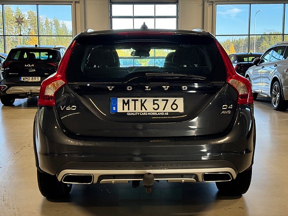 Volvo V60 Cross Country 5 of 23