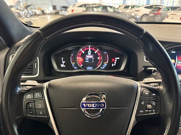 Volvo V60 Cross Country 15 of 23