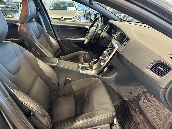 Volvo V60 Cross Country 11 of 23