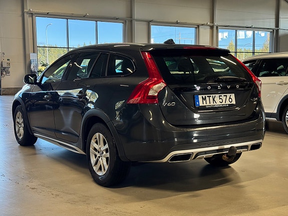 Volvo V60 Cross Country 6 of 23