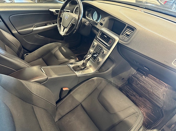 Volvo V60 Cross Country 10 of 23