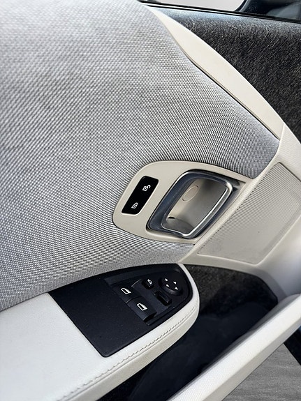 BMW i3s 10 of 30
