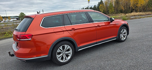 Volkswagen Passat Alltrack 4 of 6
