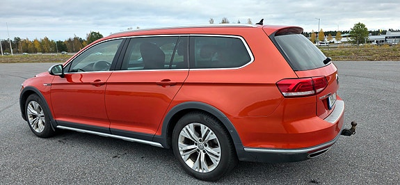 Volkswagen Passat Alltrack 3 of 6