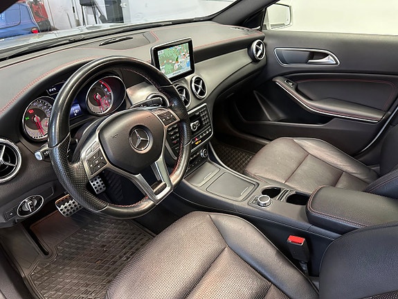 Mercedes-Benz GLA220 12 of 29