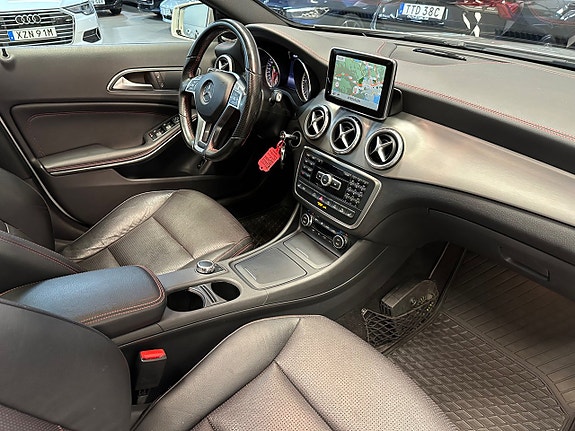 Mercedes-Benz GLA220 13 of 29