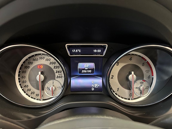 Mercedes-Benz GLA220 23 of 29