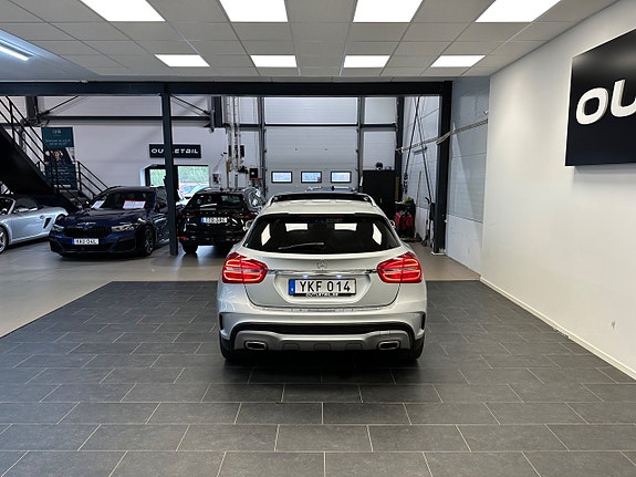 Mercedes-Benz GLA220 8 of 29