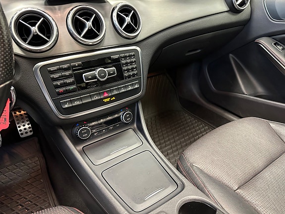 Mercedes-Benz GLA220 24 of 29