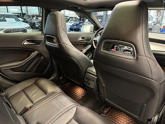 Mercedes-Benz GLA220 18 of 29