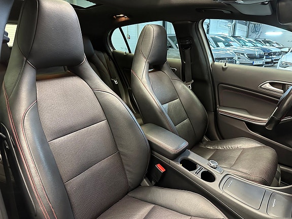 Mercedes-Benz GLA220 16 of 29