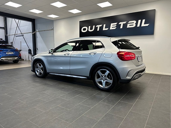 Mercedes-Benz GLA220 4 of 29