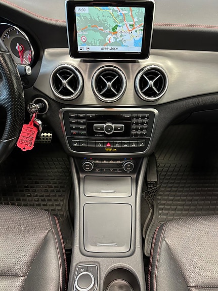 Mercedes-Benz GLA220 25 of 29