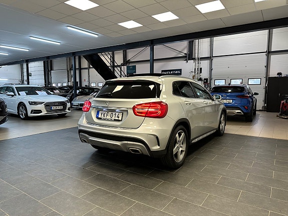 Mercedes-Benz GLA220 10 of 29