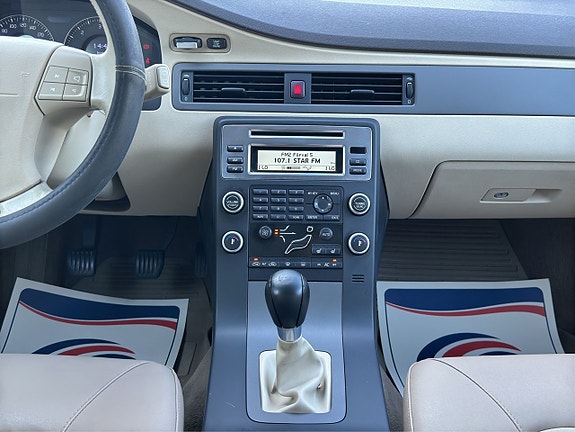 Volvo V70 15 of 23