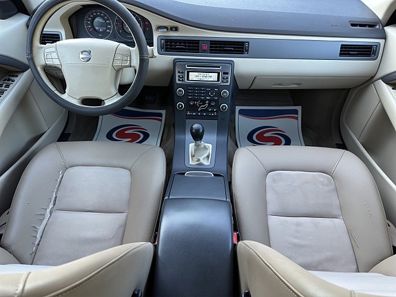 Volvo V70 12 of 23