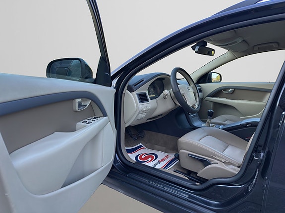 Volvo V70 7 of 23