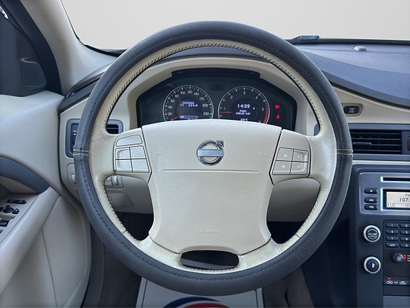 Volvo V70 13 of 23