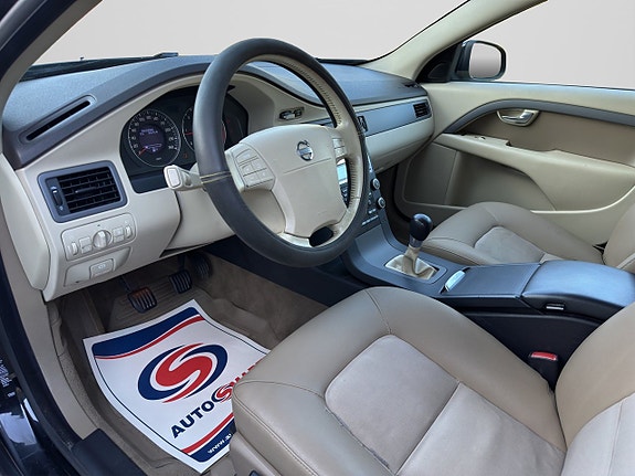 Volvo V70 9 of 23