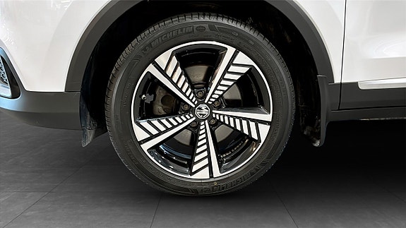 MG ZS EV 9 of 17