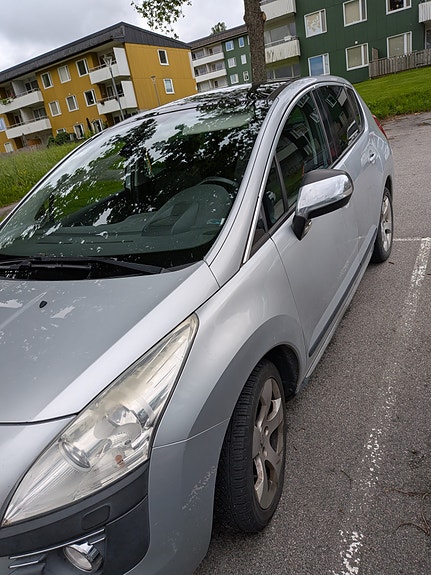Peugeot 3008 2 of 4
