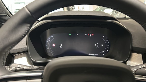 Volvo XC40 12 of 17
