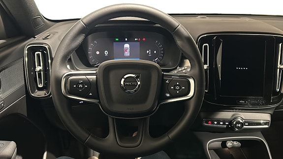 Volvo XC40 11 of 17