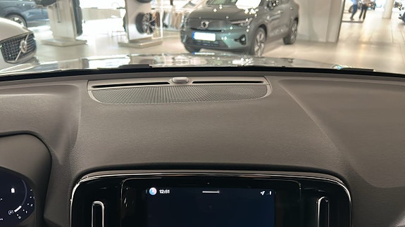 Volvo XC40 16 of 17