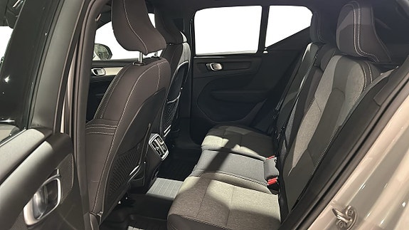 Volvo XC40 7 of 17
