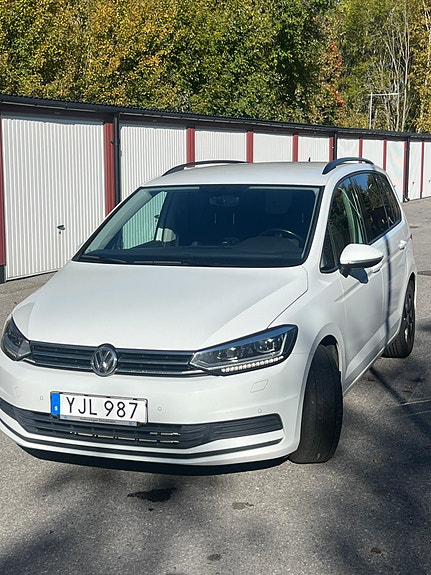 Volkswagen Touran 2 of 11