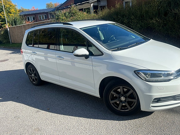 Volkswagen Touran 3 of 11