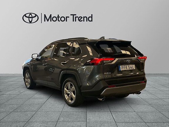 Toyota RAV4 3 of 20