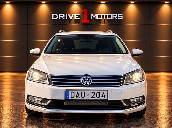 Volkswagen Passat 2 of 12