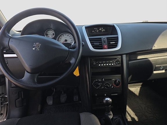 Peugeot 207 SW 10 of 13