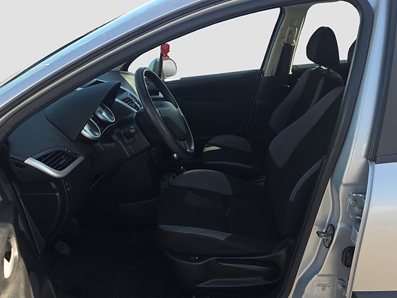 Peugeot 207 SW 8 of 13