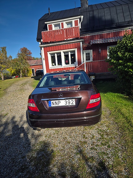 Mercedes-Benz C220 2 of 3
