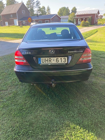 Mercedes-Benz C180 4 of 6