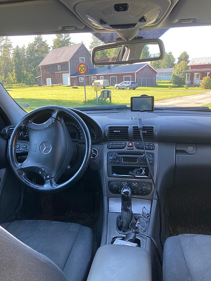 Mercedes-Benz C180 3 of 6