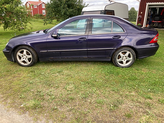 Mercedes-Benz C180 2 of 6