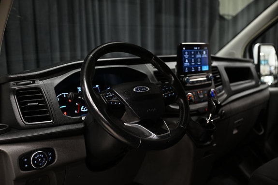 Ford Transit Custom 13 of 27