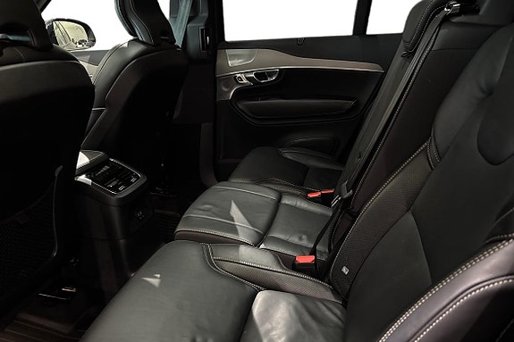 Volvo XC90 13 of 21