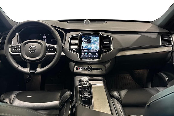 Volvo XC90 10 of 21