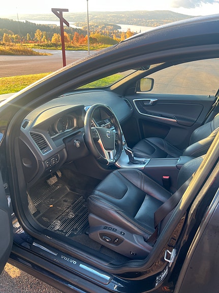 Volvo XC60 3 of 4
