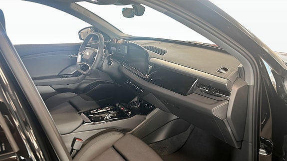 Audi Q6 e-tron 12 of 15