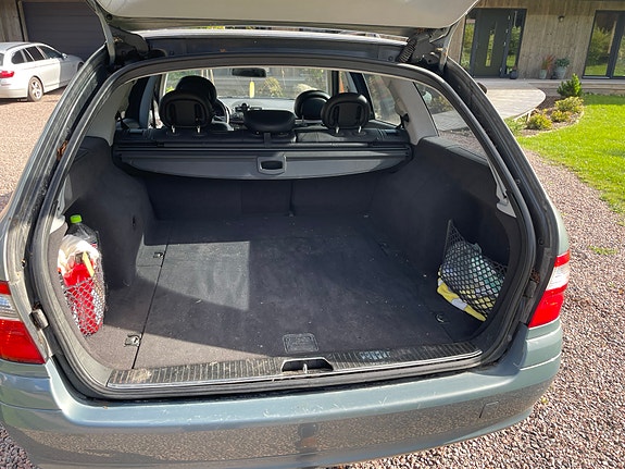 Mercedes-Benz E200 7 of 11