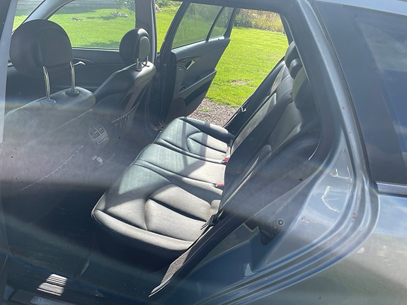 Mercedes-Benz E200 8 of 11