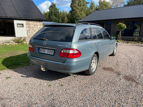 Mercedes-Benz E200 5 of 11