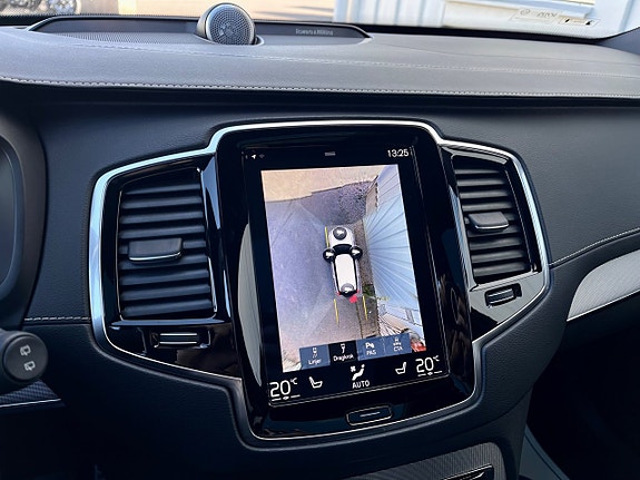 Volvo XC90 10 of 14