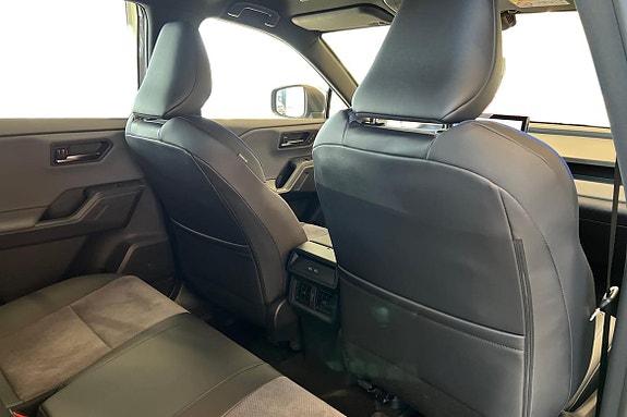 Toyota RAV4 9 of 28