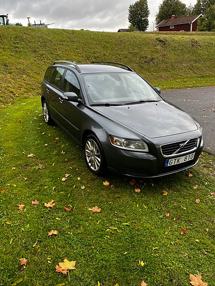 Volvo V50 2 of 4